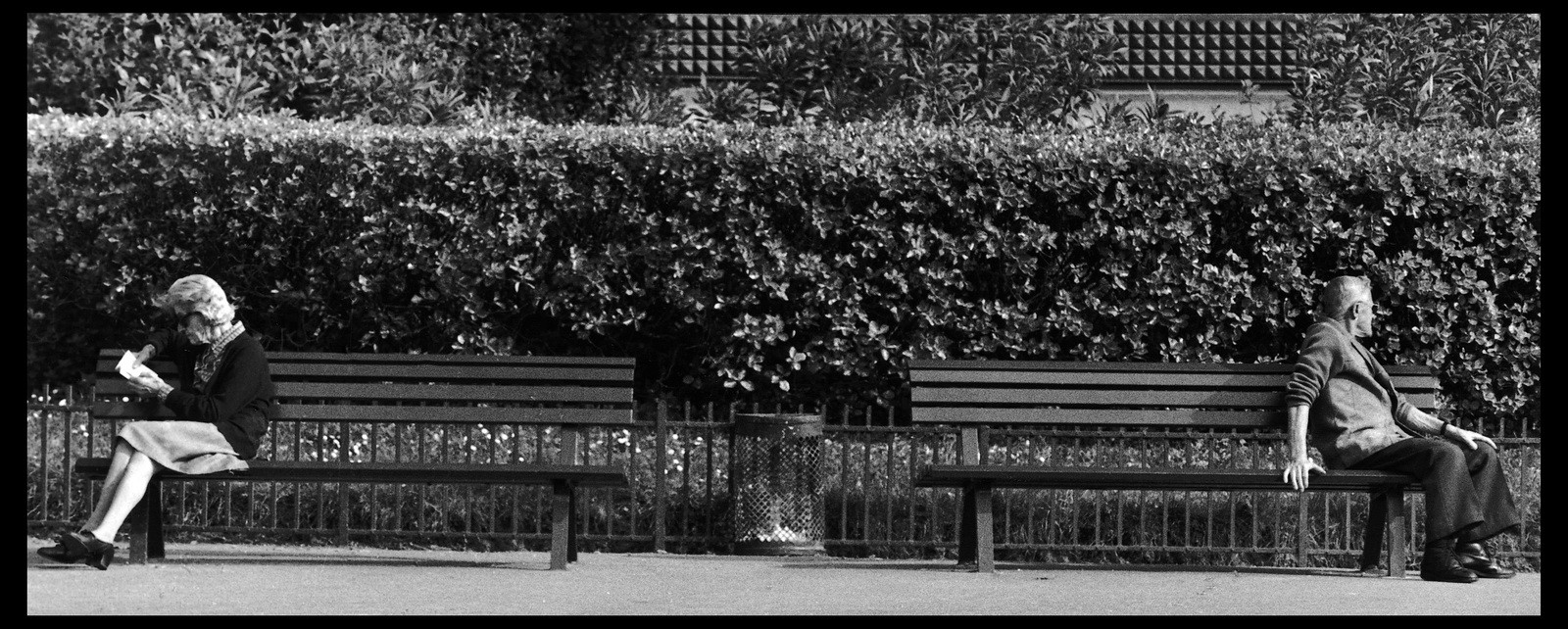 Connecting People. Jardin du palais Lonchamps, Marseille 1990.