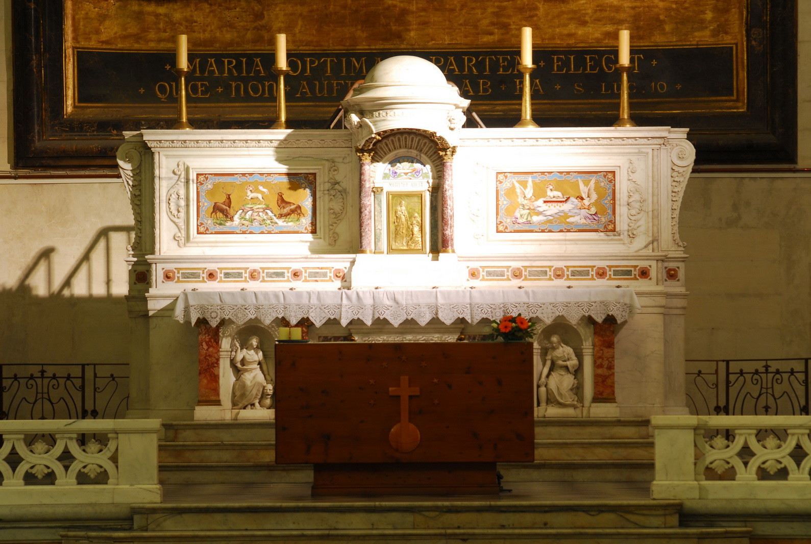 Eglise Sainte Marie Madeleine, 26 place Raymond Audran (4ème)