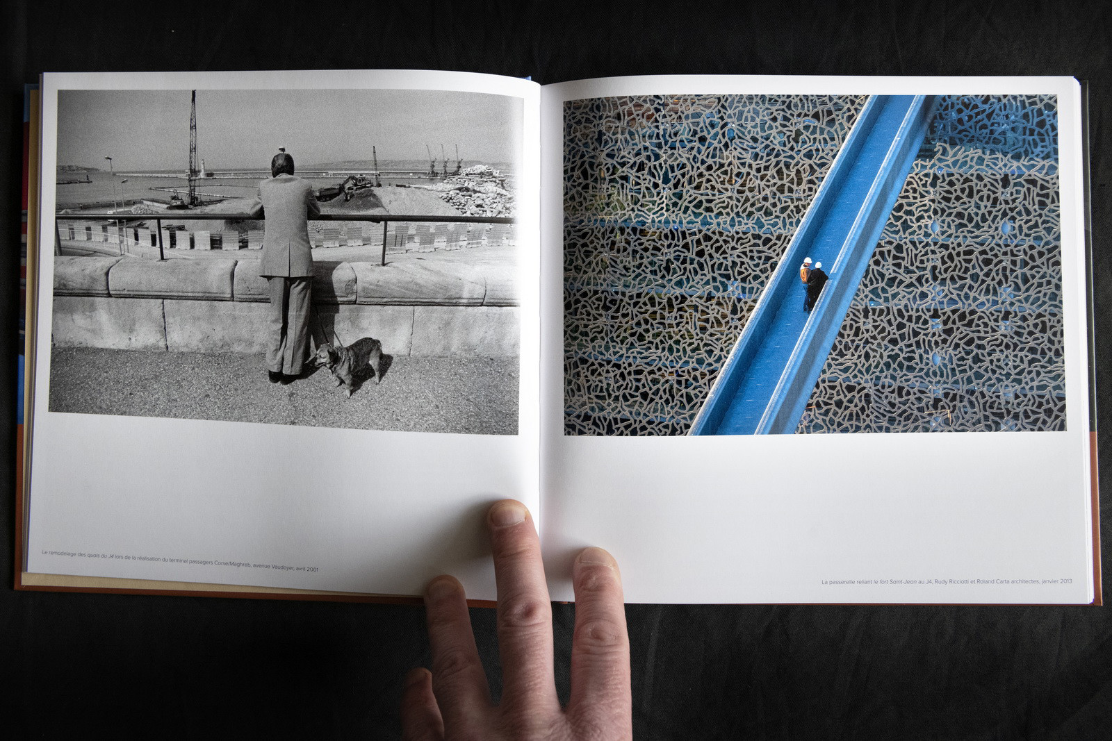 Le remodelage des quais du J4, avrilL 2001 (photo de gauche).La passerelle reliant le fort Saint-Jean au J4, Rudy Ricciotti et Roland Carta architectes, janvier 2013 (photo de droite)