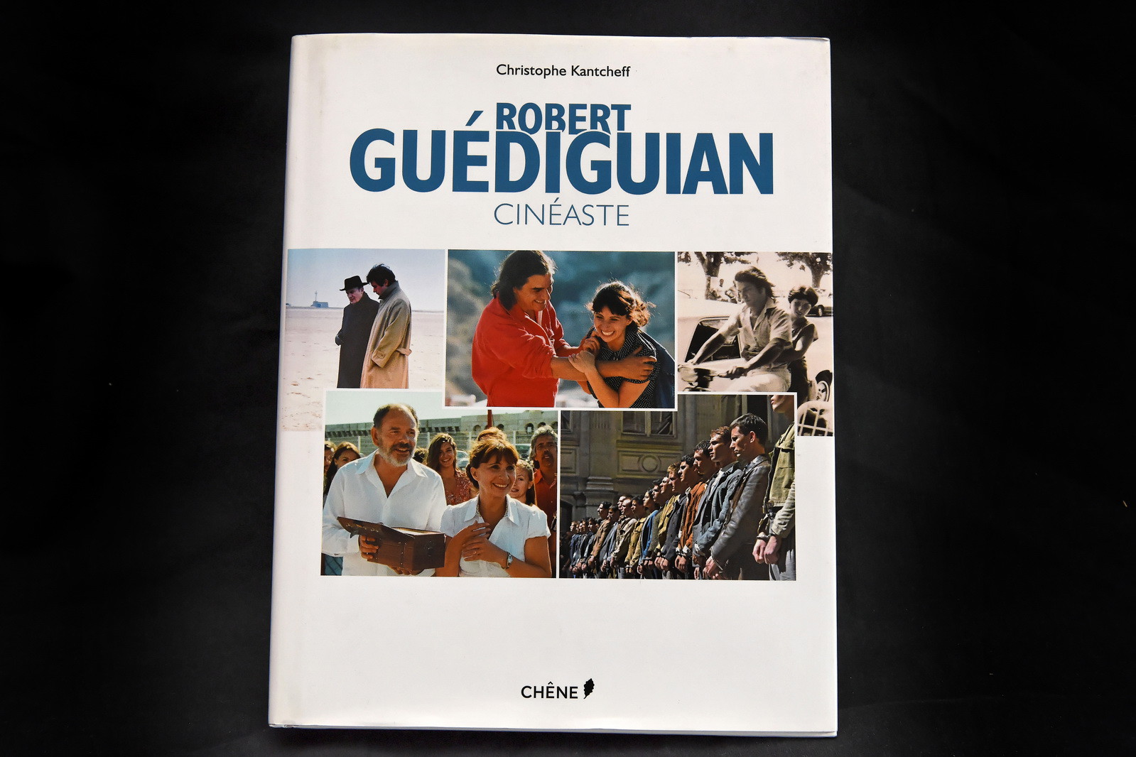 Réalisation du portfolio central du livre Robert Guédiguian cinéaste de Christophe Kantcheff aux éditions Chêne. La thématique de ce portfolio était de revisiter les lieux de tournage du cinéaste.