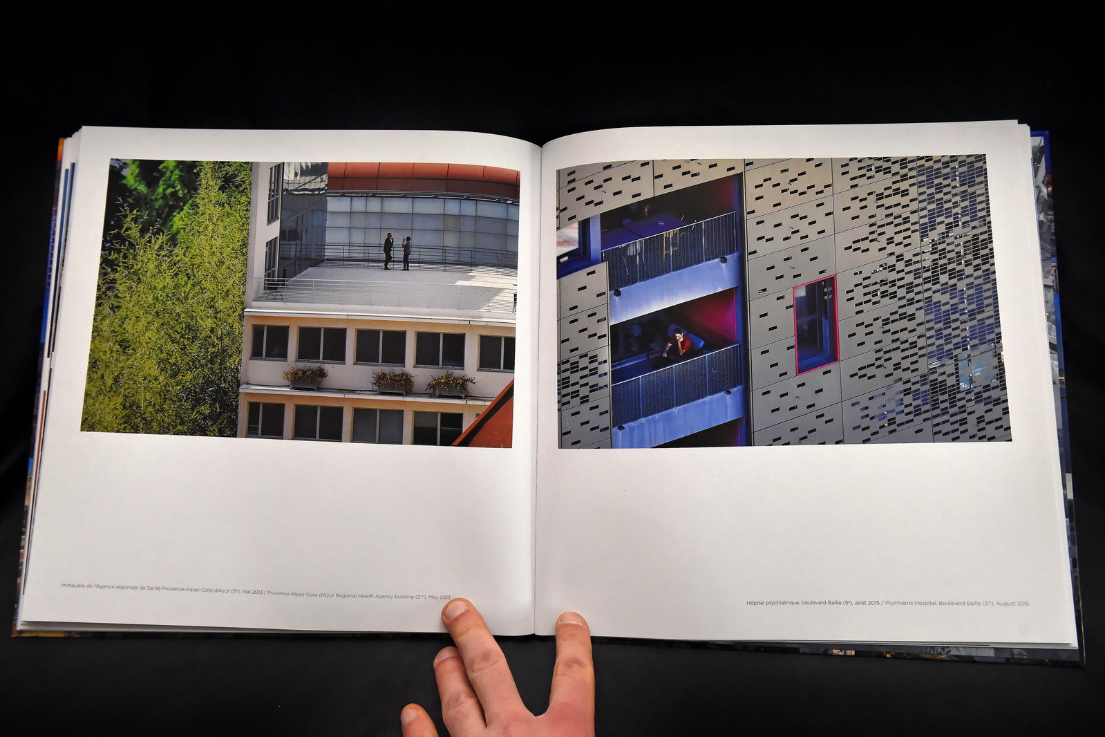 Ouvrage Marseille vue des grues aux éditions André Frère (2016) 100 pages - format 30 30 cm - 85  photographies couleur et 22 monochromes - texte de François Missen -Français -Anglais