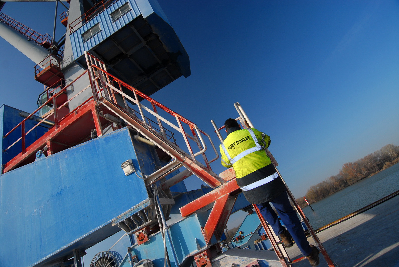 Le Rhone à hauteur du port du port d'Arles (2009) pour le conseil régional Provence Alpes Cote d'Azur