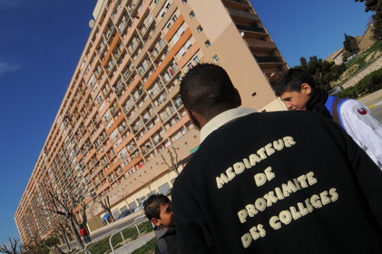 Médiation de proximité à la cité Campagne Lévèque, Marseille 2008