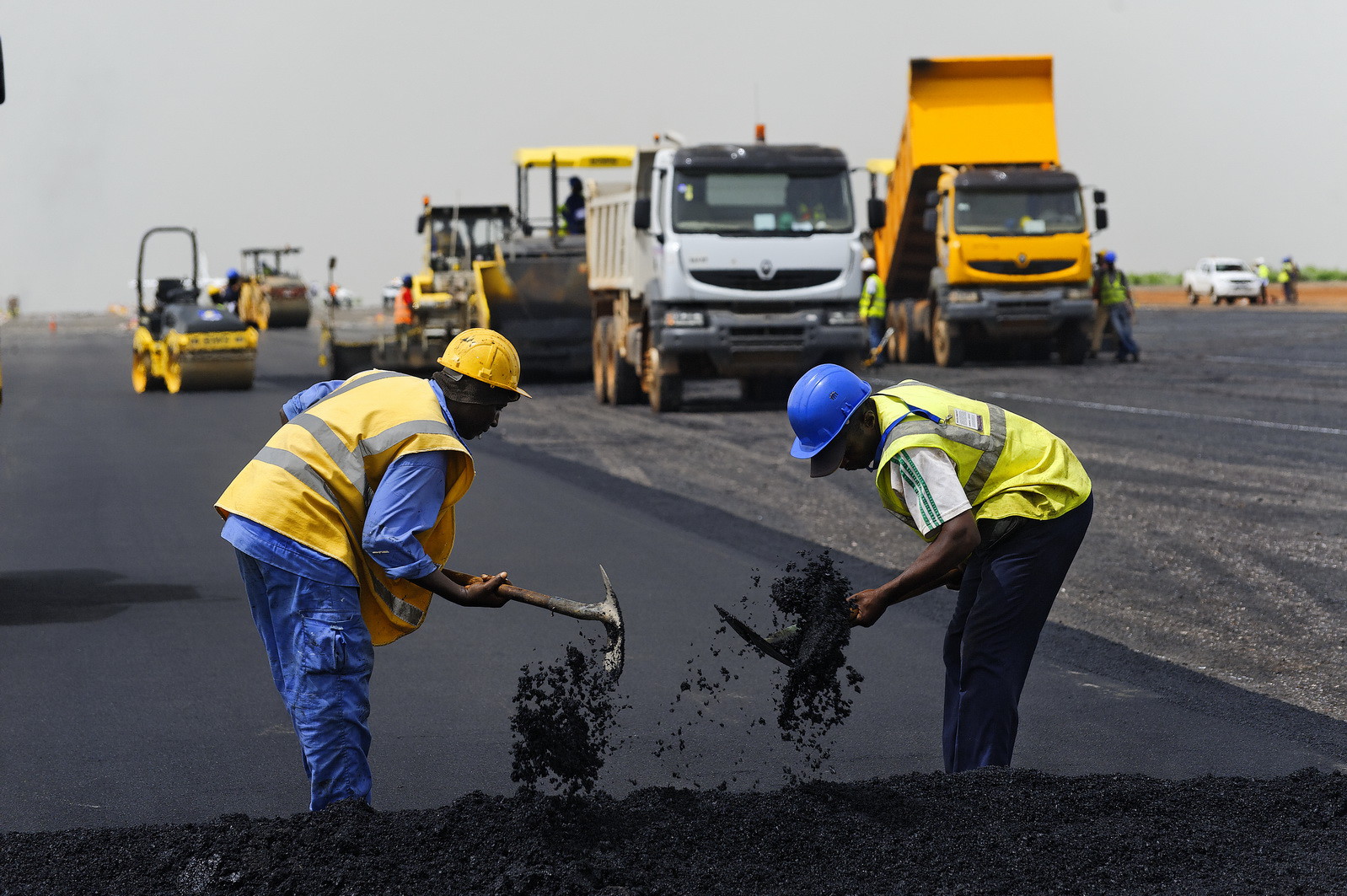 Travaux d'agrandissement de l'aéroport de Bamako au Mali pour le groupement Sogéa Satom   Fayat. Juin 2012