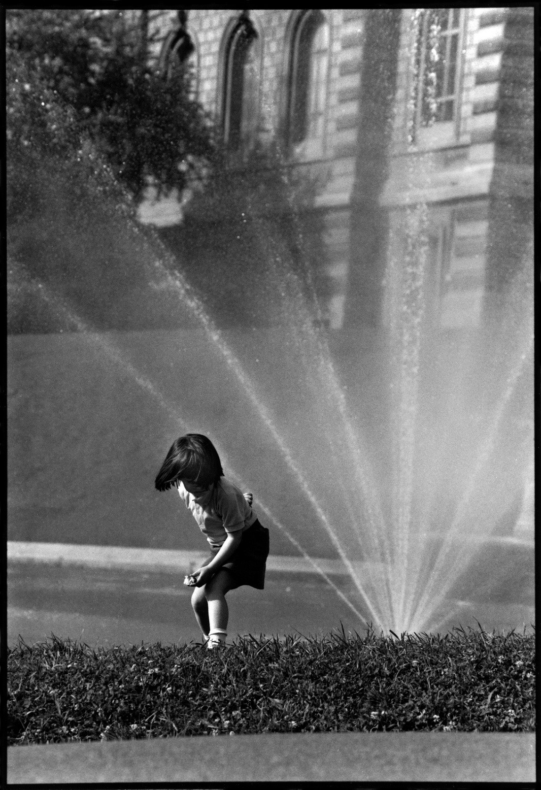 ''Qu'est ce que tu as fait des ailes que l'on t'a donné ?'' Saulay. Jardin du Palais Lonchamps, Marseille 1990.