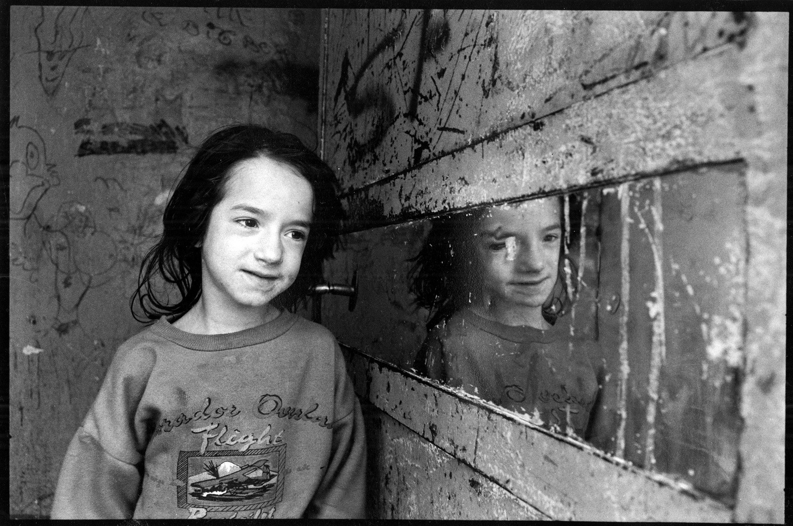 Sonka, devant l'entrée du bloc A3 de la cité Bellevue