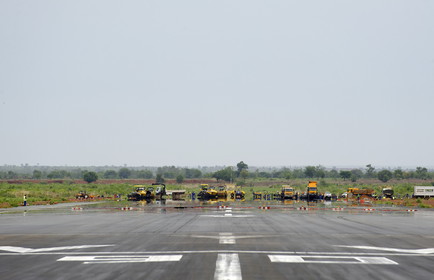 Travaux d'agrandissement de l'aéroport de Bamako au Mali pour le groupement Sogéa Satom   Fayat. Juin 2012