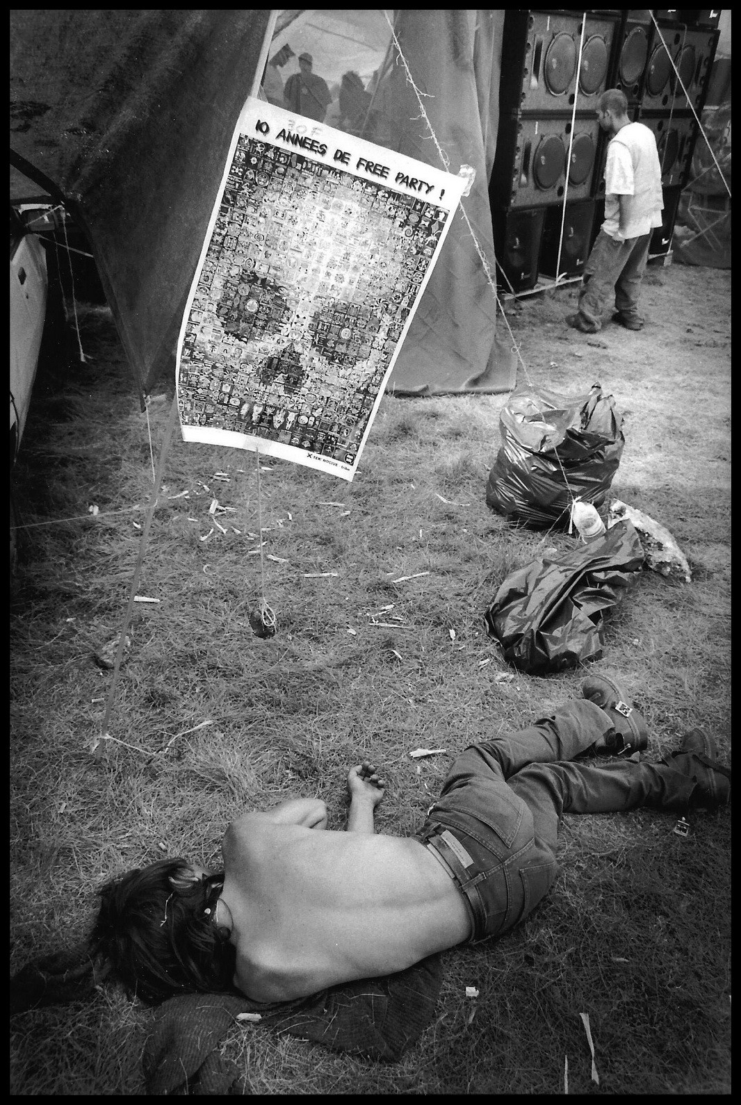 Selon la 'Lozère Nouvelle' on trouvait tout type de drogues sur ce teknival, la khétamine (un anesthésiant pour les chevaux) l'absinthe aurait également fait son retour.