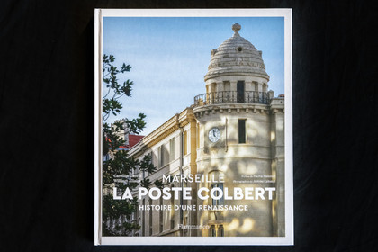 Couverture La Poste Colbert, histoire d'une renaissance, éditions Flammarion.
