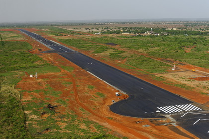 Travaux d'agrandissement de l'aéroport de Bamako au Mali pour le groupement Sogéa Satom   Fayat. Juin 2012