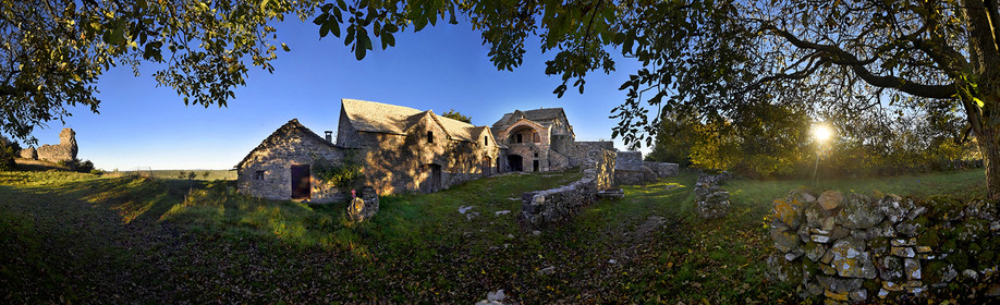 Ferme de Roquesaltes sur le Causse Noir (Aveyron) pour le Parc National des Cévennes